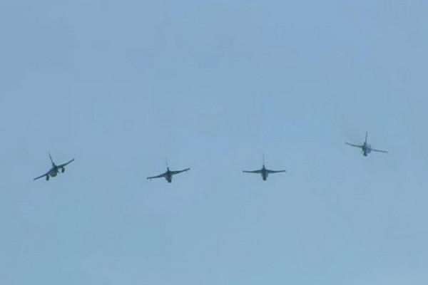 Kehebatan Jet Tempur F16 Fighting Falcon yang Bermanuver di Langit IKN
