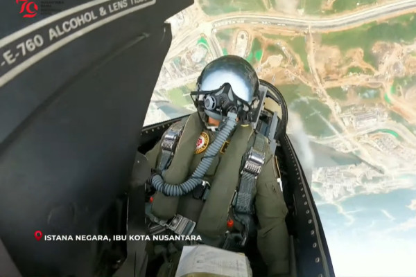Menakjubkan! Manuver Flypass 9 Pesawat Tempur Meriahkan HUT ke-79 RI di IKN