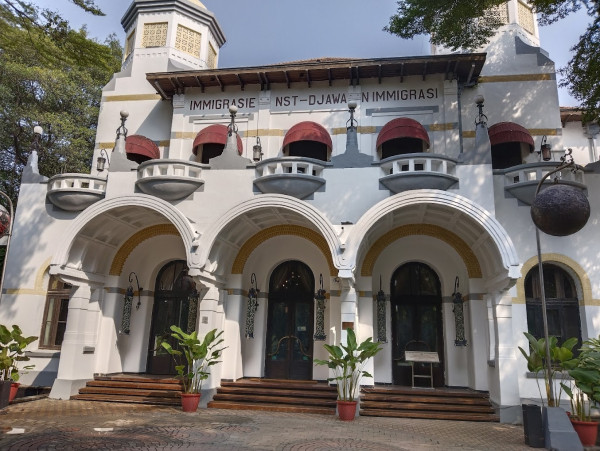 7 Tempat Makan Legendaris yang Ada sebelum Indonesia Merdeka