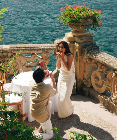 Amanda Rawles Dilamar sang Kekasih di Italia, Intip Potret Romantisnya!