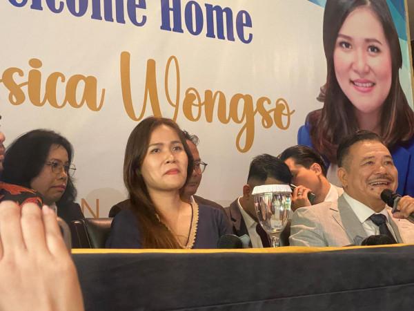 Senyum dan Lambaian Tangan Jessica Wongso saat Keluar Lapas