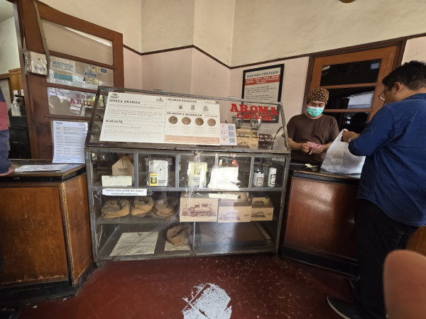 5 Kedai Kopi Legendaris di Bandung yang Penuh Sejarah, Nomor 3 Nyaris 100 Tahun