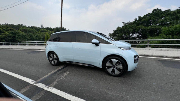 Wuling Cloud EV: Kelebihan Memikat, Kekurangan Perlu Diperhatikan