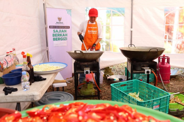 Baznas RI Bagikan 7.800 Porsi Makanan Sajian Berkah Bergizi untuk Penyintas Kebakaran Manggarai