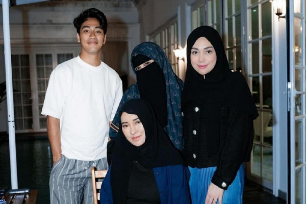 Celine Evangelista Jadi Mualaf, Umi Pipik: Sudah Lama Kali