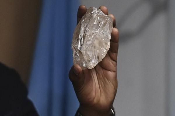 Berlian Terbesar Kedua di Dunia Ditemukan, Beratnya Hampir Setengah Kilogram