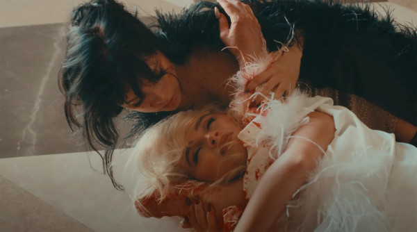 Makna Lirik dan Video Taste dari Sabrina Carpenter, tentang Cinta Segitiga dengan Shawn dan Camila?