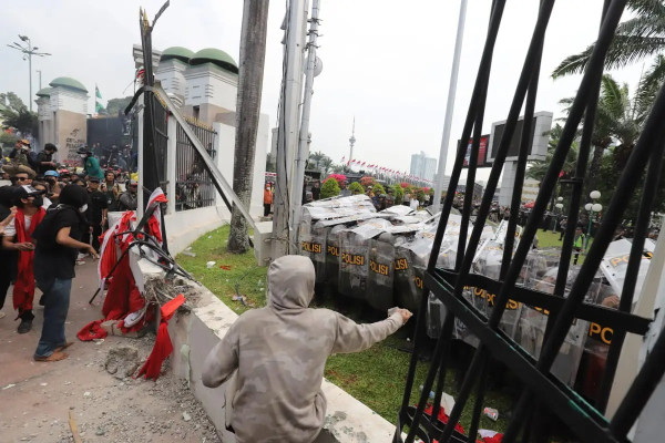 Putusan MK Diakali Baleg, Batal Disahkan di Tengah Aksi Massa