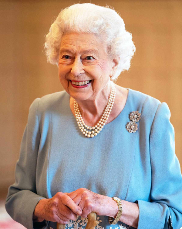 Ratu Elizabeth II Lolos dari Serangan Gajah Gegara Bau Ketiak yang Menyengat