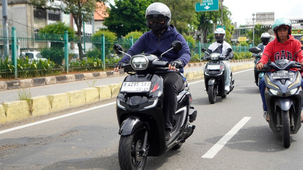 Nyalip Nggak Sabaran? Bisa Fatal! Simak Tips dari Ahli Safety Riding Biar Selamat