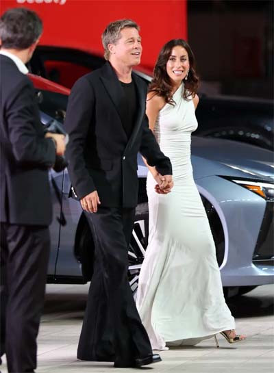 Hadiri Venice Film Festival 2024, Brad Pitt dan Ines de Ramon Debut di Red Carpet sebagai Pasangan