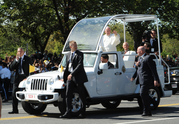 Aneka Ragam Popemobile Pilihan Paus, Mulai Mercedes-Benz, Isuzu, hingga Maung MV3
