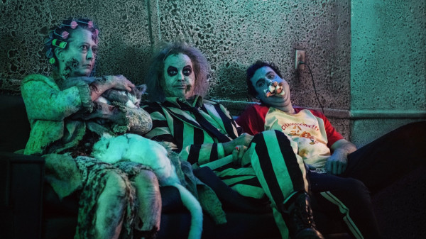 Review Film Beetlejuice Beetlejuice: 105 Menit yang Menyenangkan!