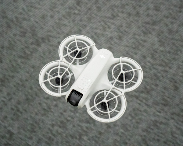 DJI Neo: Drone Mini Ramah Kantong untuk Pemula, tapi Jangan Harap Hasil Profesional