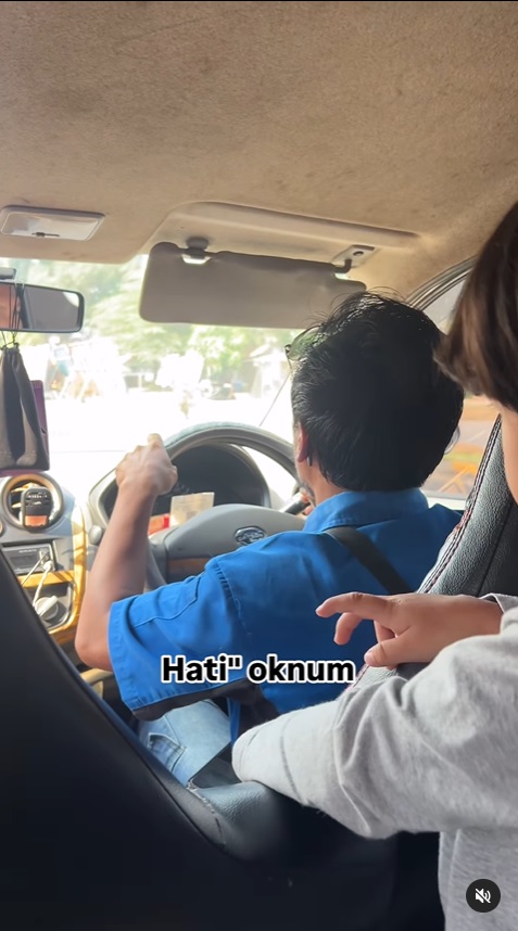 Apes! Penumpang Taksi Online Ini Diturunkan di Tengah Jalan Akibat Pilih Tarif Hemat