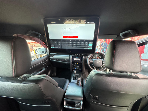 Ini Fitur Canggih T Intouch di New Toyota Fortuner 2024: Konektivitas dan Keamanan Maksimal