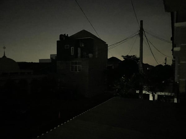 Jatiasih Bekasi Mati Lampu Seharian, Warga Ngungsi