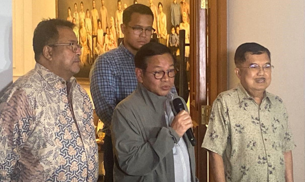 Dua Cagub Jakarta Sowan dan Memuji JK