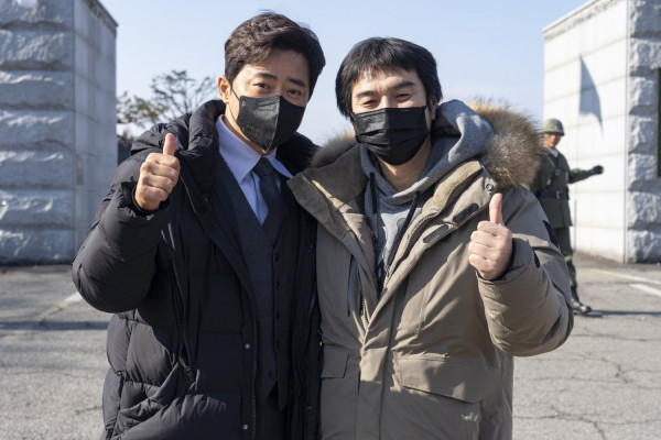 5 Fakta Land of Happiness, Film Jo Jung-suk dan Lee Sun-kyun dari Kisah Nyata