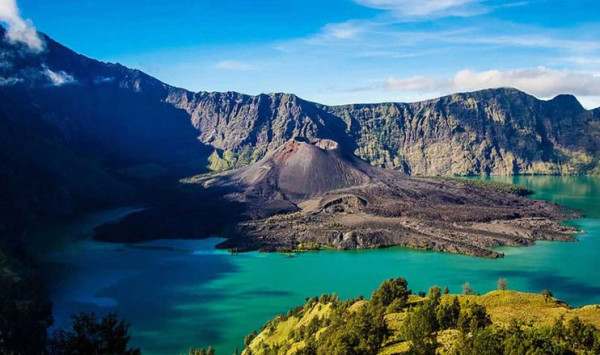 10 Gunung Terindah di Indonesia untuk Mendaki, Nomor 2 Punya Padang Edelweis