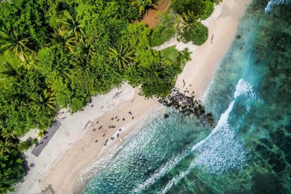 5 Pantai Pasir Putih Terindah di Jawa Barat, Jadi Spot Instagramable