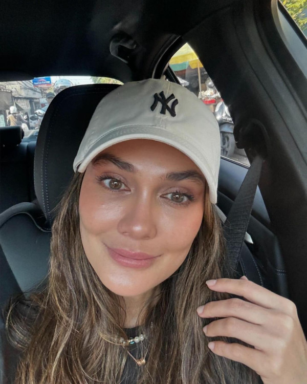 Luna Maya Santai Wajahnya Disebut Tua: yang Penting Gue Masih Sehat