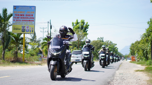 Maxi Yamaha Day Sambas: Sebrangi Sungai, Lewati Hutan, dan Berkemah di Pantai