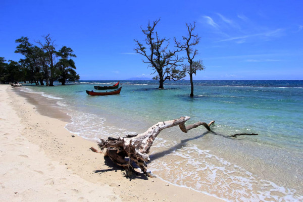 5 Pantai Pasir Putih Terindah di Aceh, Nomor 4 Air Lautnya Biru Kehijauan