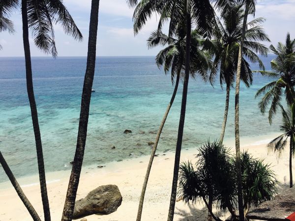 5 Pantai Pasir Putih Terindah di Aceh, Nomor 4 Air Lautnya Biru Kehijauan