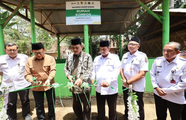 Baznas RI Bersama Baznas Kabupaten Jember Luncurkan Balai Ternak dan Rumah Kompos di Jember