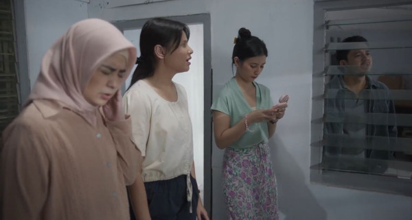 Review Home Sweet Loan, Film 'Horor' untuk Orang Dewasa