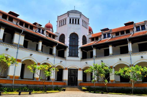 10 Tempat Wisata di Indonesia yang Terkenal Akan Mistis dan Mitosnya