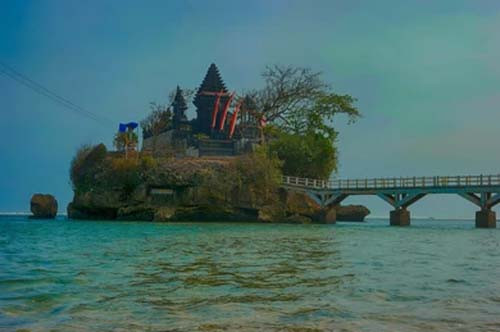 10 Tempat Wisata di Indonesia yang Terkenal Akan Mistis dan Mitosnya