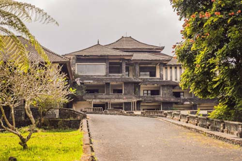 10 Tempat Wisata di Indonesia yang Terkenal Akan Mistis dan Mitosnya