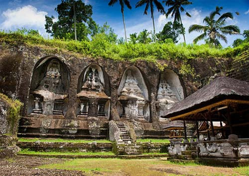 10 Tempat Wisata di Indonesia yang Terkenal Akan Mistis dan Mitosnya