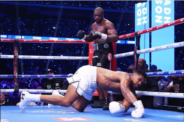 Ronde ke Ronde Kekalahan KO Anthony Joshua yang Guncang Jagat Tinju