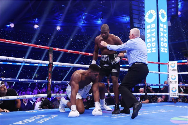 Ronde ke Ronde Kekalahan KO Anthony Joshua yang Guncang Jagat Tinju