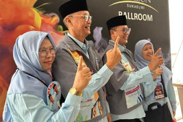 Gunakan Fesyen Kekinian Karya Warga Sukabumi, Fahmi-Dida Komitmen Bangkitkan Potensi Lokal