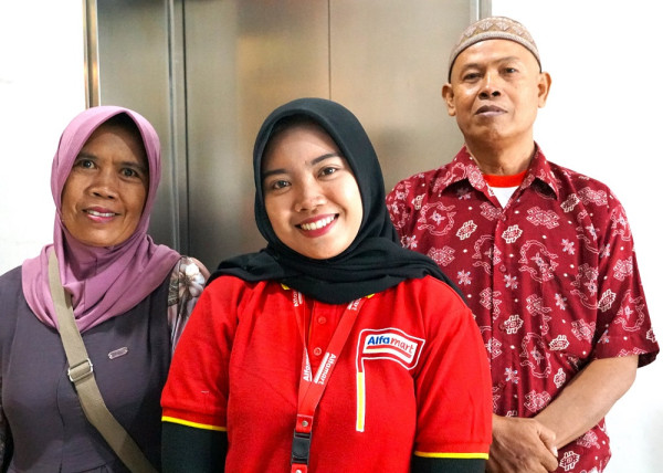 Alfamart Berangkatkan Ibadah Umrah Puluhan Karyawan Terbaik dan Berprestasi