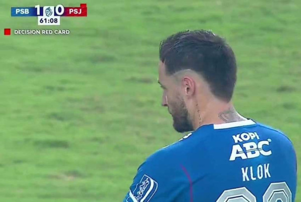 Diwarnai Dua Kartu Merah, Persib Menang 2-0 Lawan Persija