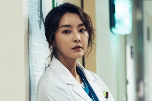 6 Drama Korea Jung Yoo-mi, Perankan Adegan Panas dalam Queen Woo