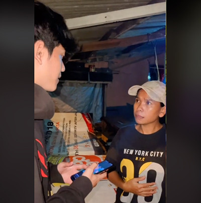 Viral! Momen Pertemuan Anak Laki-Laki dengan Ibunya setelah 16 Tahun Terpisah, Banjir Air Mata