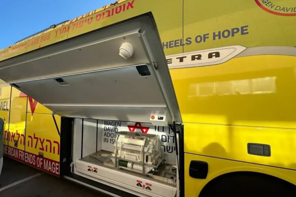 Canggih, Bus Ini Disulap Jadi Rumah Sakit Berjalan