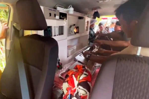 Fakta-fakta Evakuasi 40 Korban Tambang Emas Runtuh di Solok, Korban Ditandu 8 Jam Dibungkus Sarung