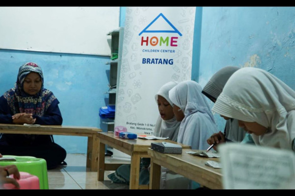 Home Bratang, Ciptakan Generasi Tangguh dan Saleh di Tengah Keterbatasan