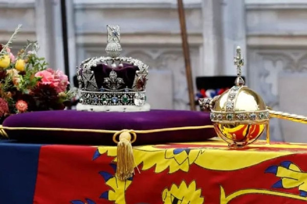 7 Mahkota Termahal Kerajaan Inggris, Imperial State Crown Dilapisi 2.868 Berlian