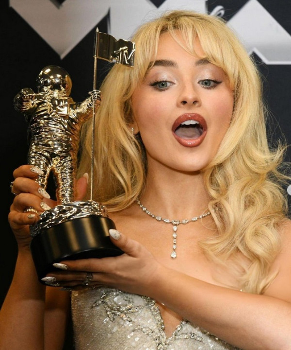 Di Balik Cinta Segitiga Camila Cabello, Sabrina Carpenter dan Shawn Mendes, Saling Terobsesi?