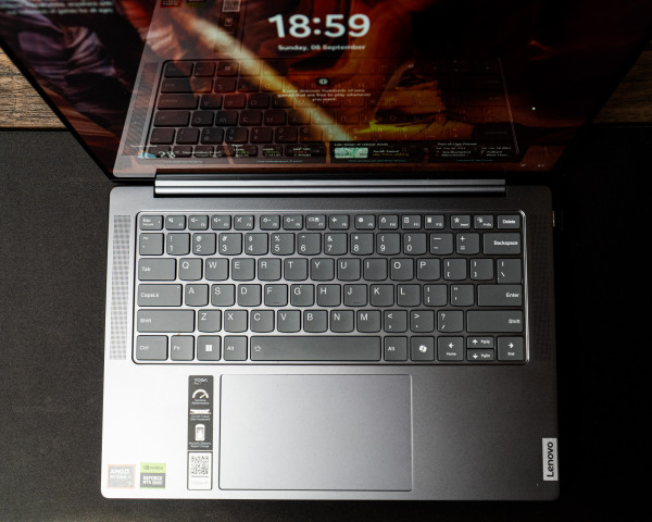 Review Lenovo Yoga Pro 7: Performa Tinggi, Desain Elegan untuk Profesional dan Pekerja Kreatif