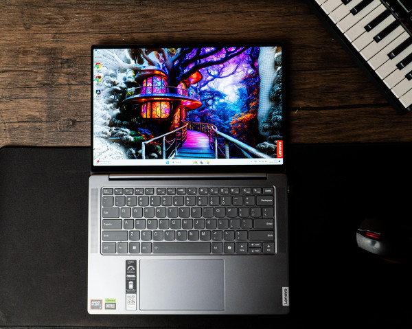 Review Lenovo Yoga Pro 7: Performa Tinggi, Desain Elegan untuk Profesional dan Pekerja Kreatif