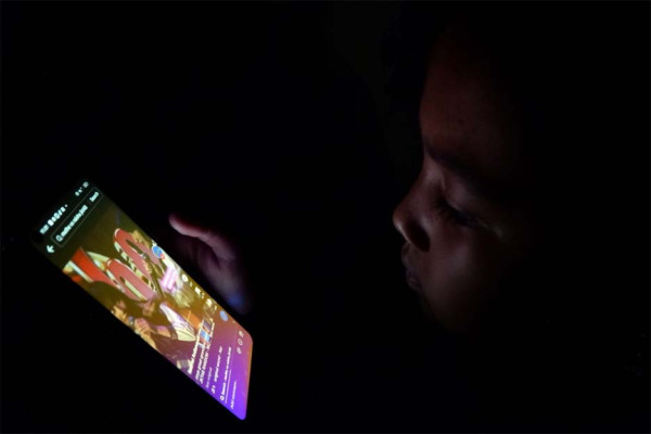 Terpapar Konten Pornografi lewat HP